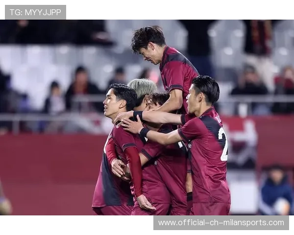 颜骏凌在对抗赛中飞身救险，扑出克雷桑近距离抽射